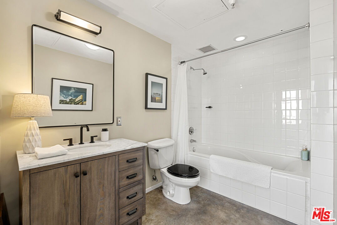 315 E 8th St Unit: 1004