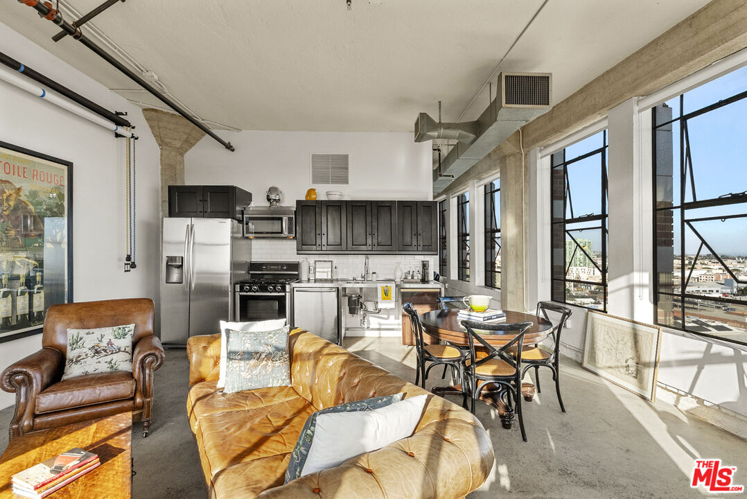 315 E 8th St Unit: 1004