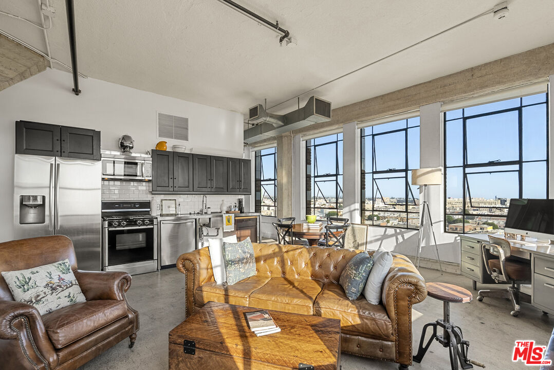 315 E 8th St Unit: 1004