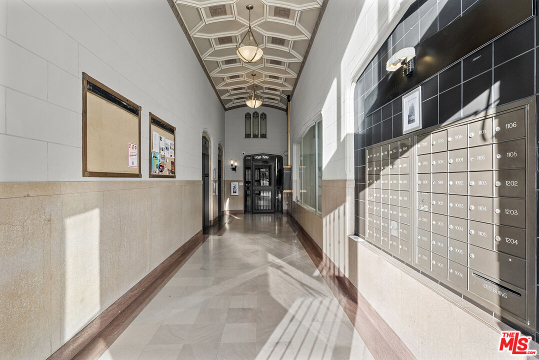 315 E 8th St Unit: 1004