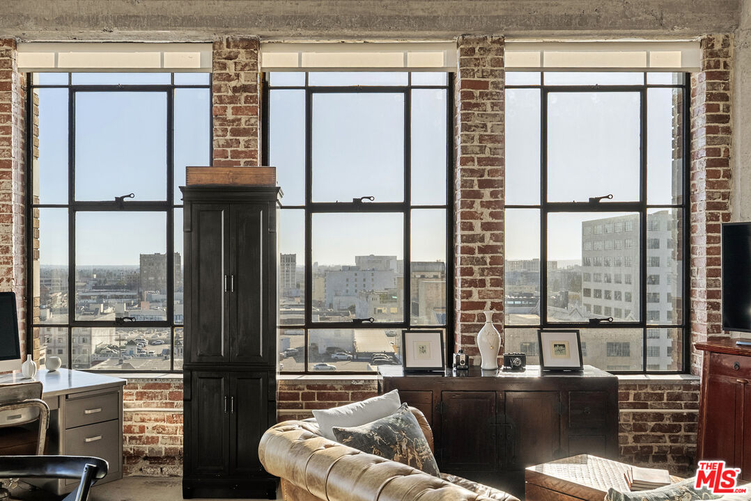 315 E 8th St Unit: 1004