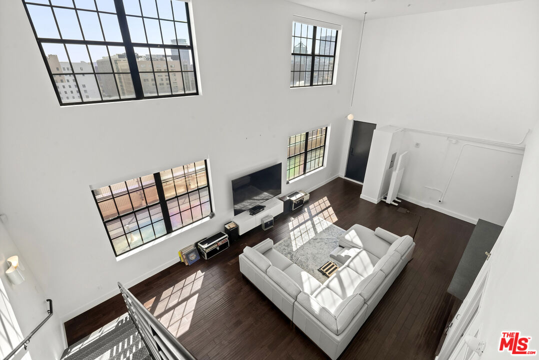 746 S Los Angeles St Unit: 1201