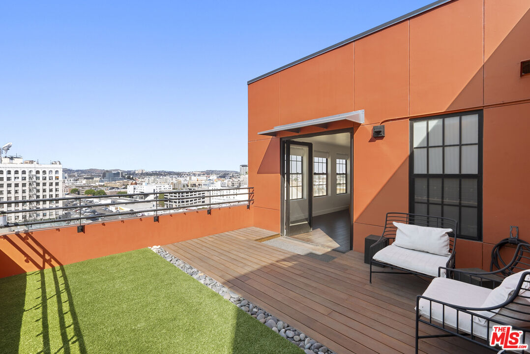 746 S Los Angeles St Unit: 1201