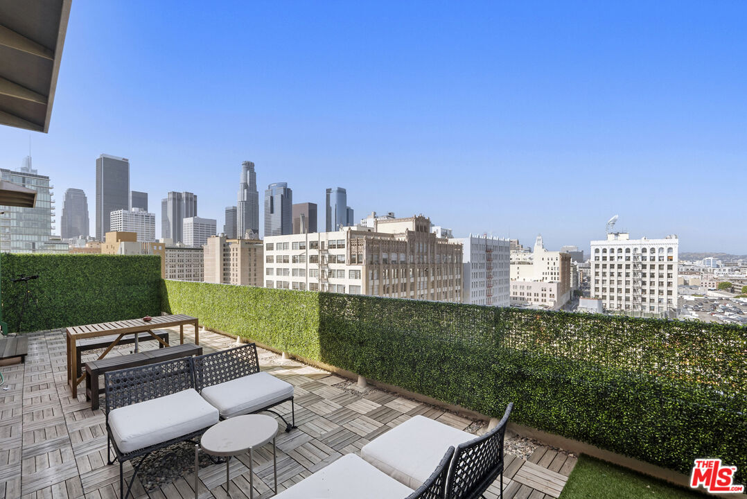 746 S Los Angeles St Unit: 1201