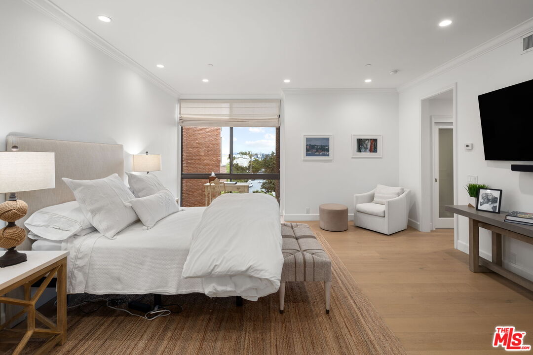 300 N Swall Dr Unit: 354