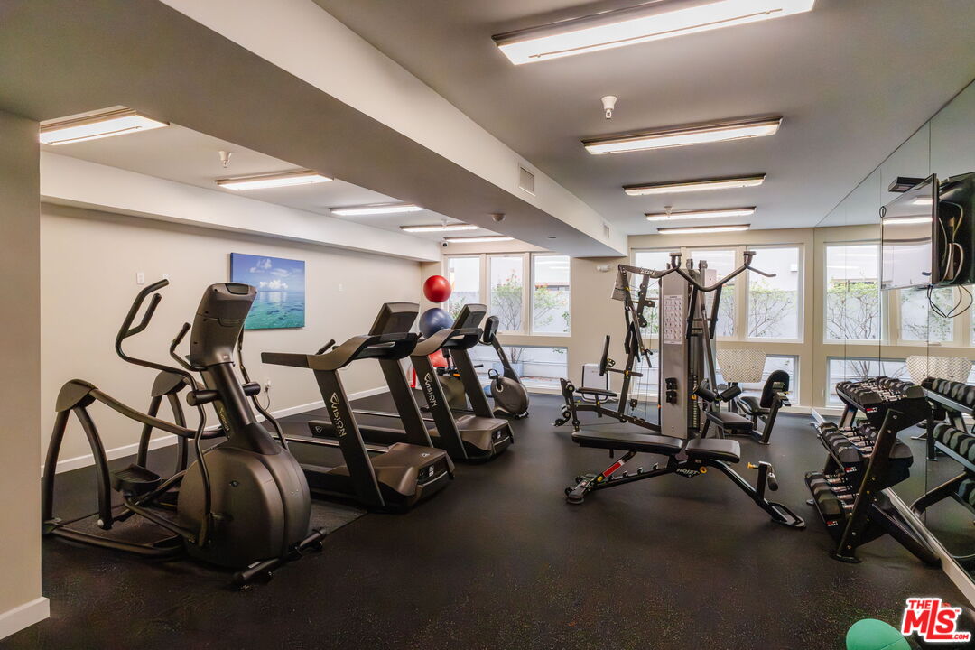 441 S Barrington Ave Unit: 109