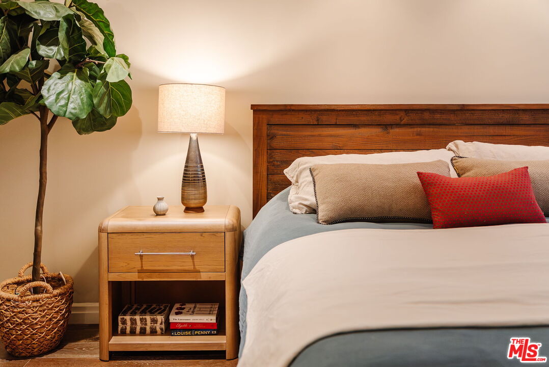 441 S Barrington Ave Unit: 109