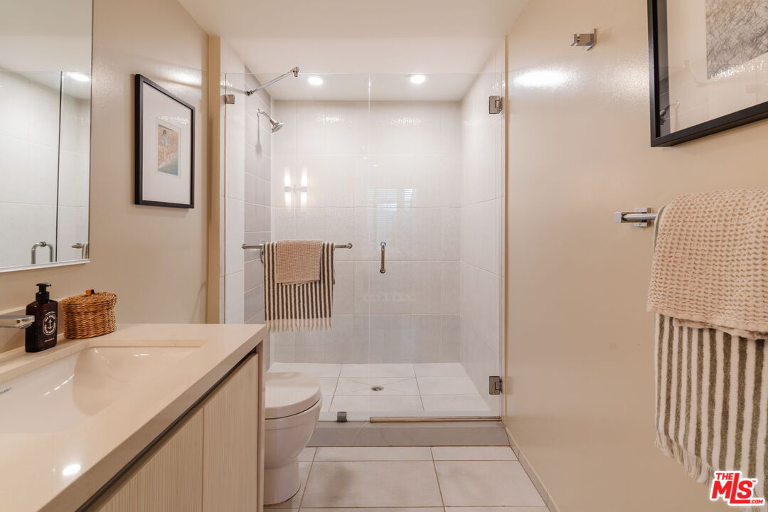 441 S Barrington Ave Unit: 109