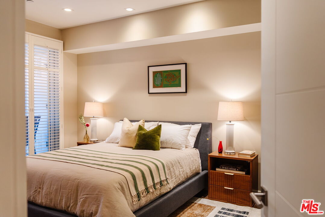 441 S Barrington Ave Unit: 109