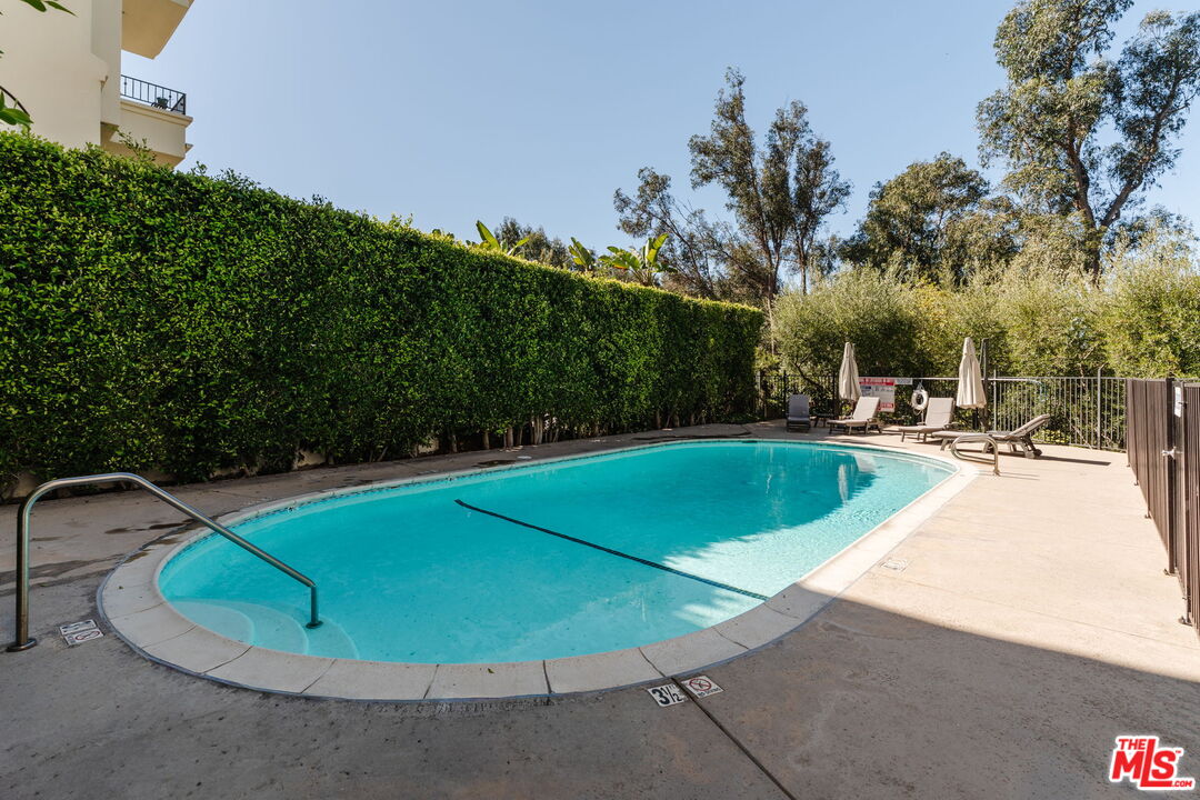 441 S Barrington Ave Unit: 109