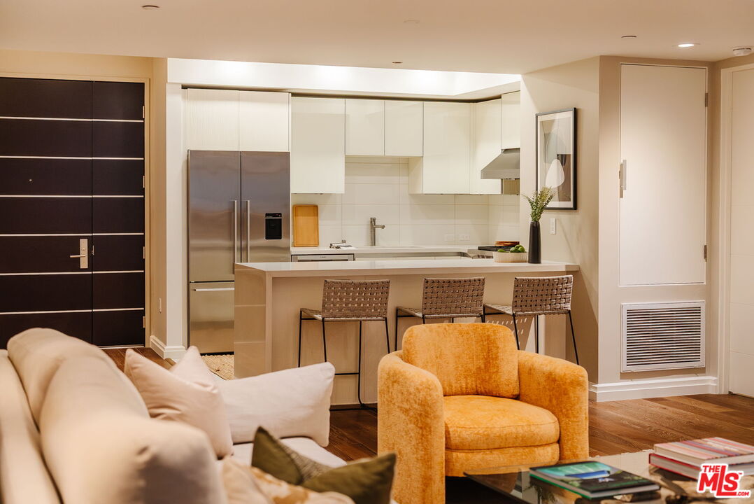 441 S Barrington Ave Unit: 109