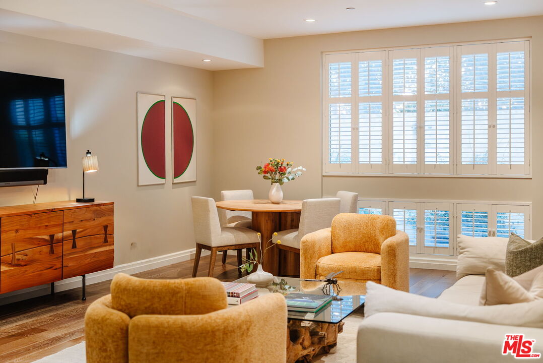 441 S Barrington Ave Unit: 109