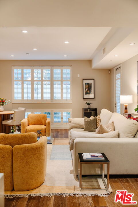 441 S Barrington Ave Unit: 109