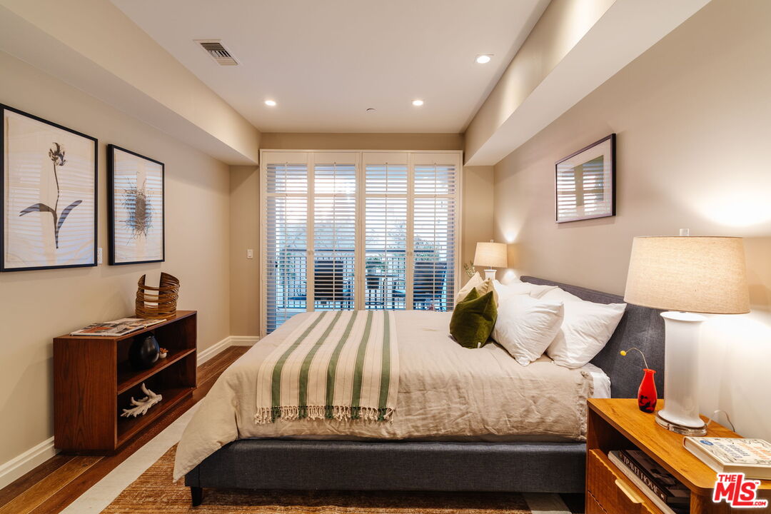 441 S Barrington Ave Unit: 109