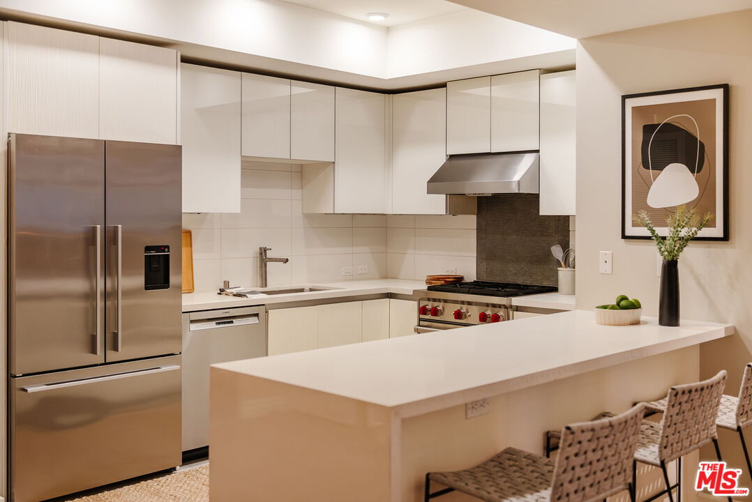 441 S Barrington Ave Unit: 109