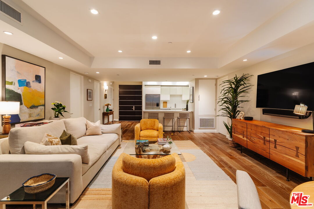 441 S Barrington Ave Unit: 109