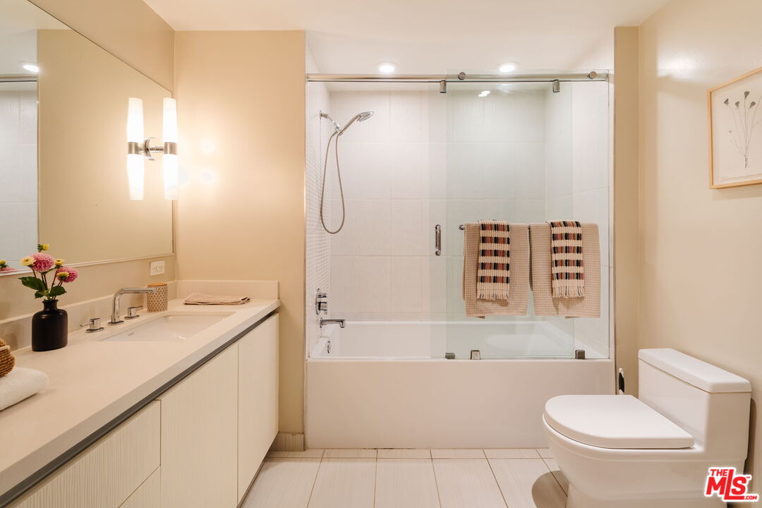 441 S Barrington Ave Unit: 109