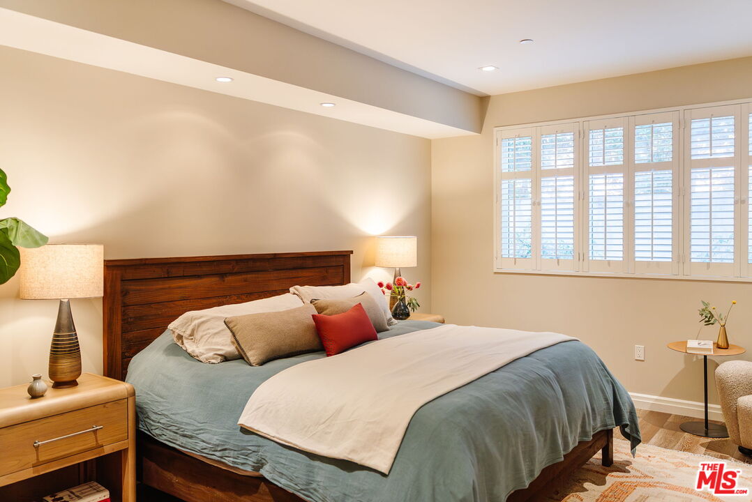 441 S Barrington Ave Unit: 109