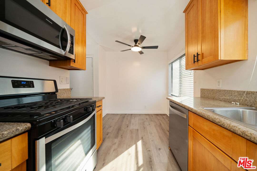 8933 Cadillac Ave Unit: 4