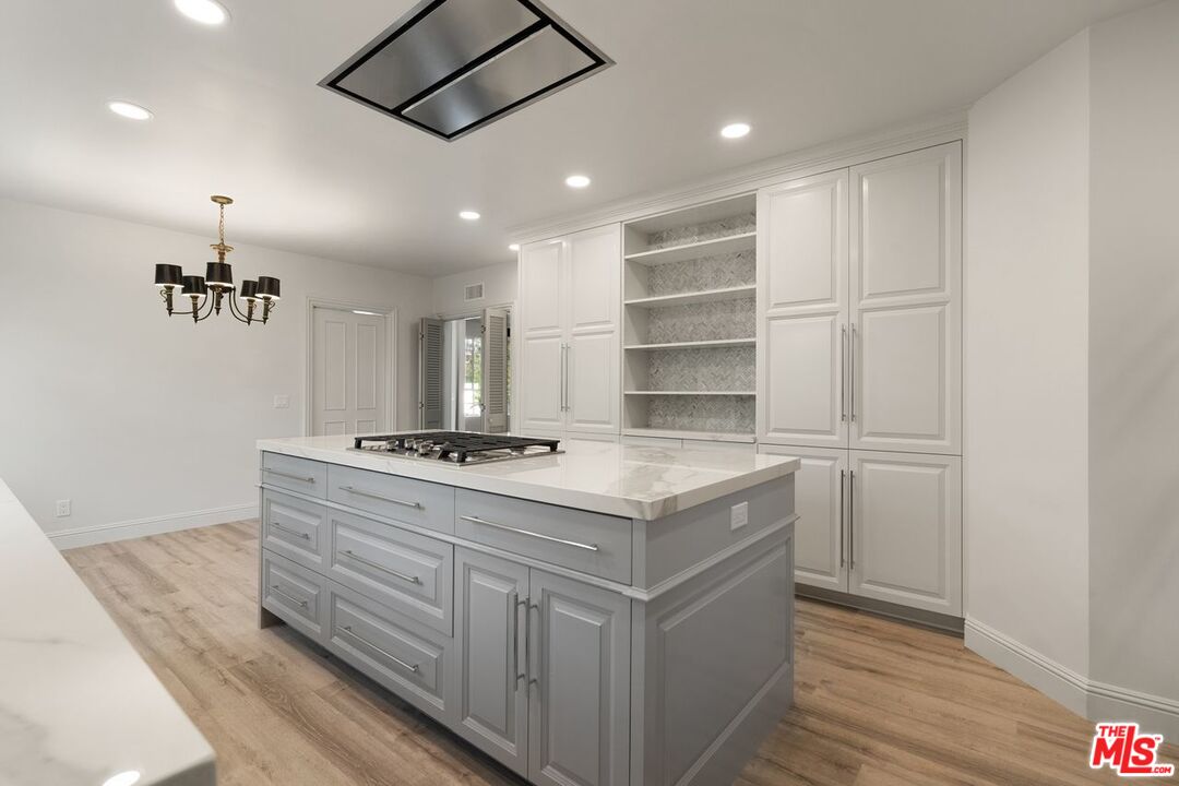 519 N Rexford Dr