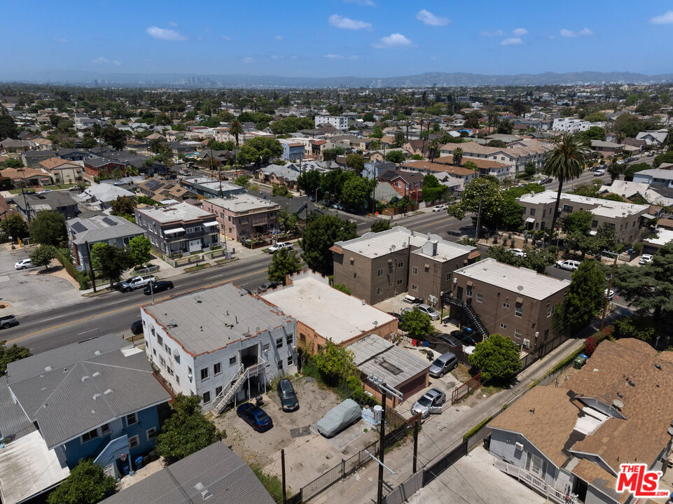 3982 S Normandie Ave