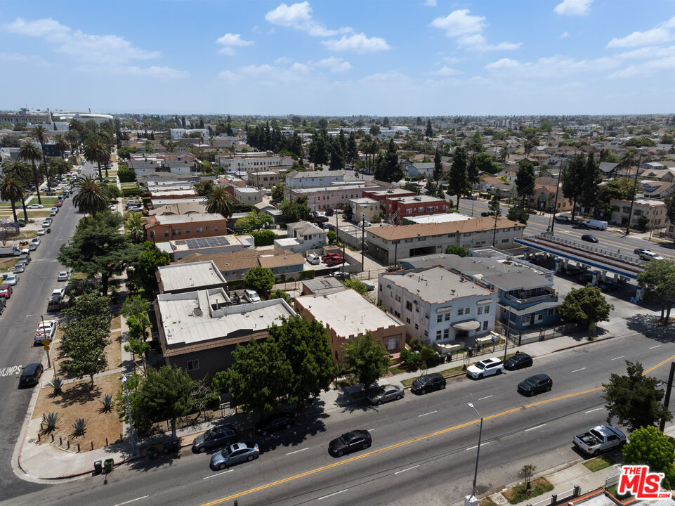 3982 S Normandie Ave