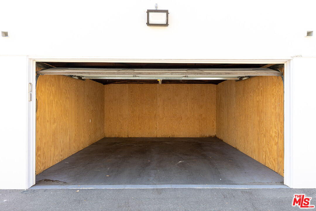 118 N Flores St Unit: 1/2