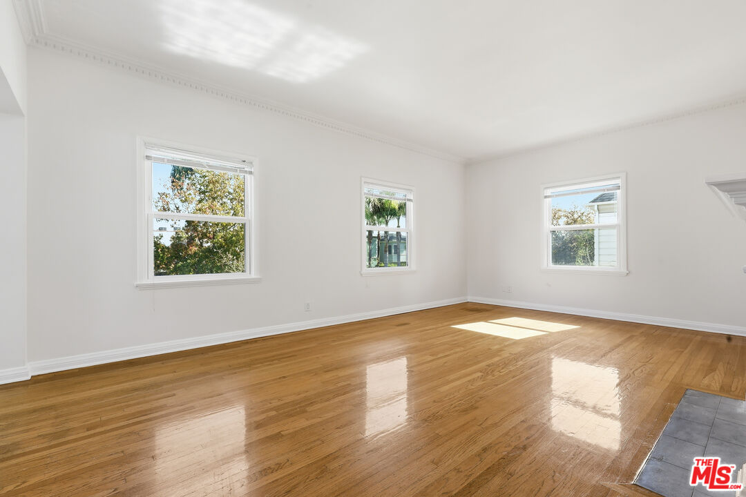 111 N Harper Ave Unit: 1/2