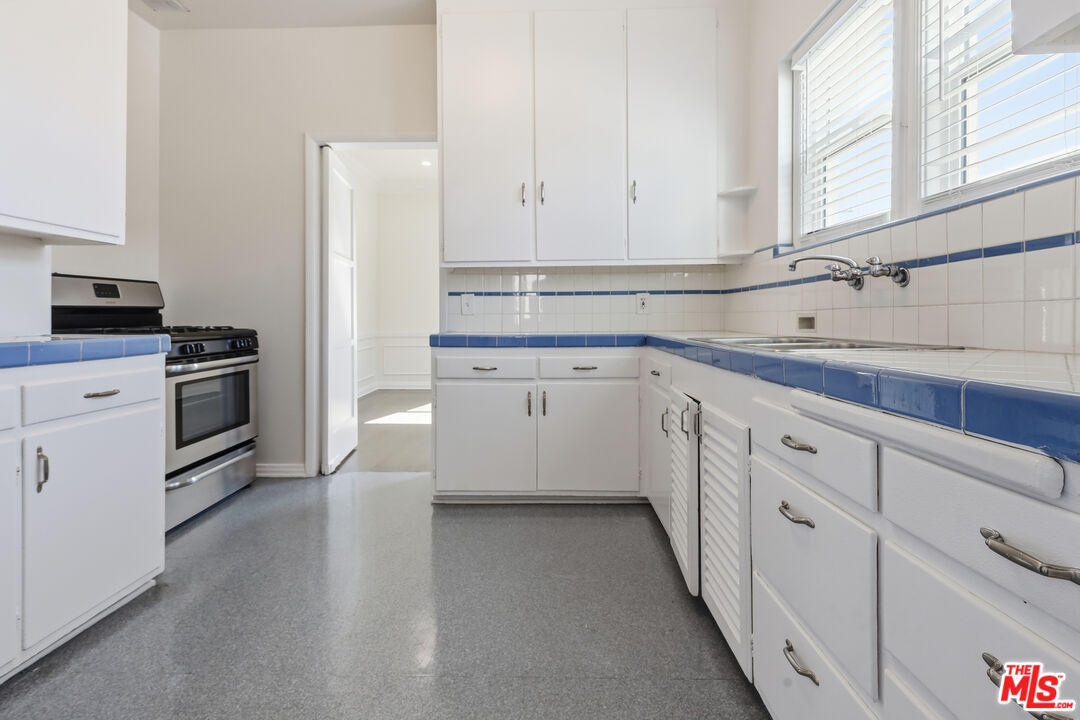 111 N Harper Ave Unit: 1/2