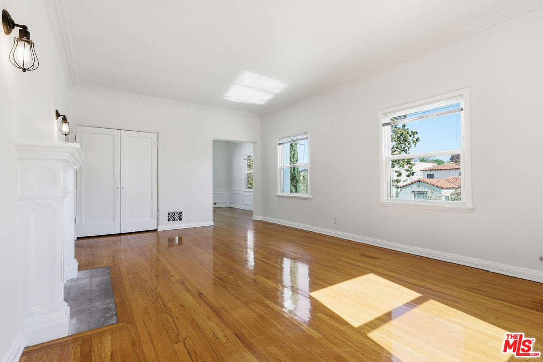 111 N Harper Ave Unit: 1/2