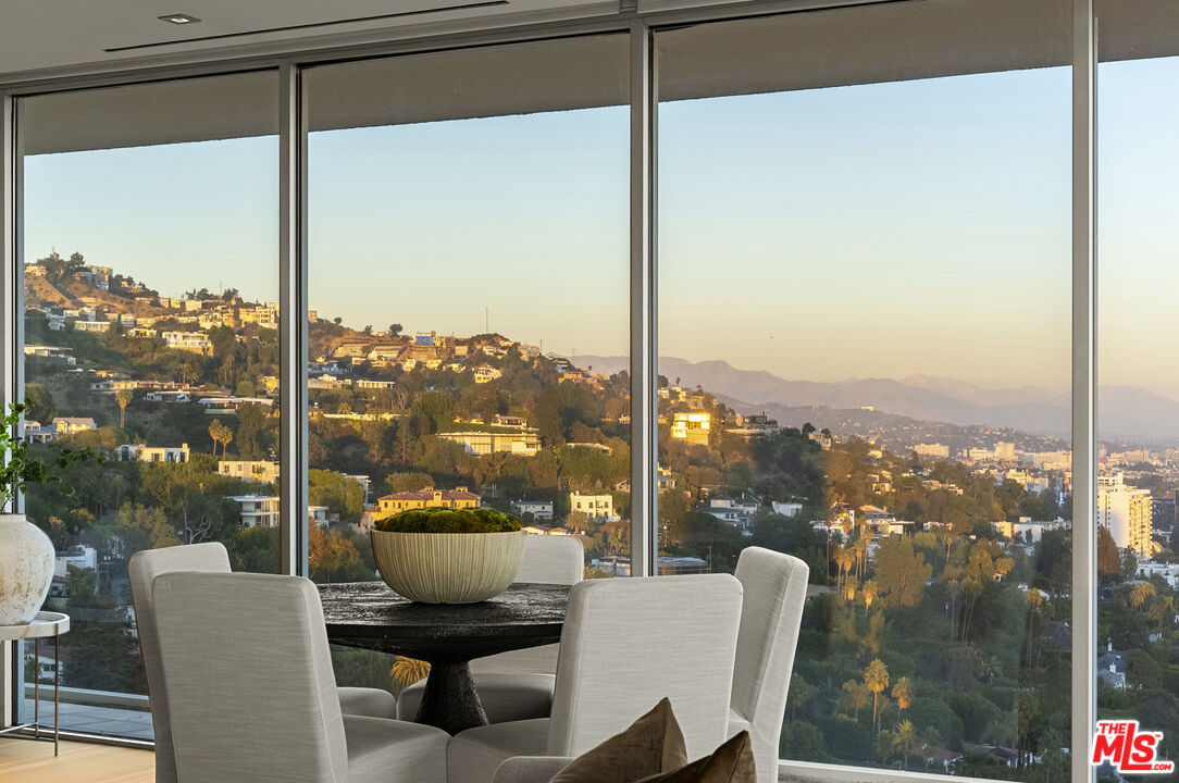 9255 Doheny Rd Unit: 2006