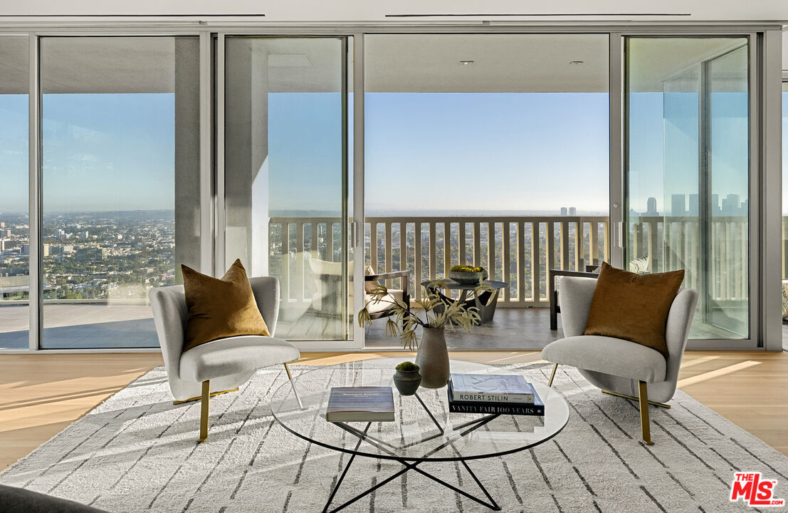 9255 Doheny Rd Unit: 2006