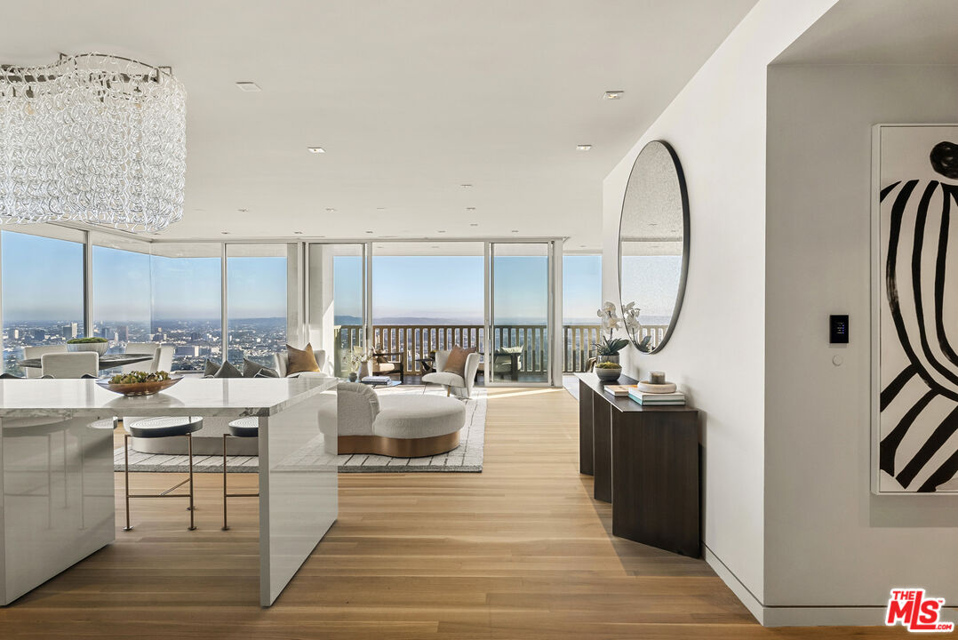 9255 Doheny Rd Unit: 2006