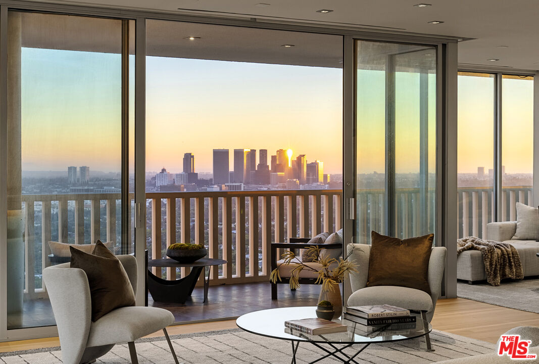 9255 Doheny Rd Unit: 2006