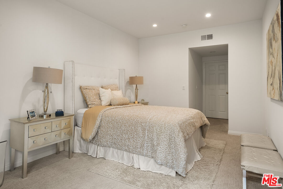 11667 Gorham Ave Unit: 206