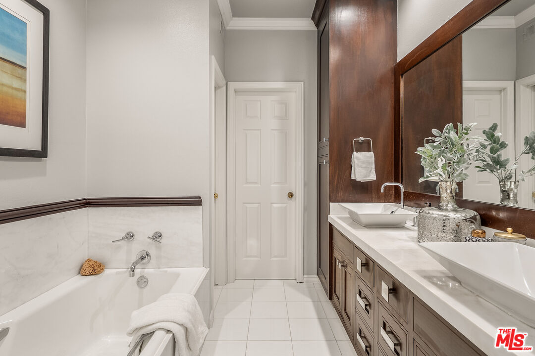 11667 Gorham Ave Unit: 206