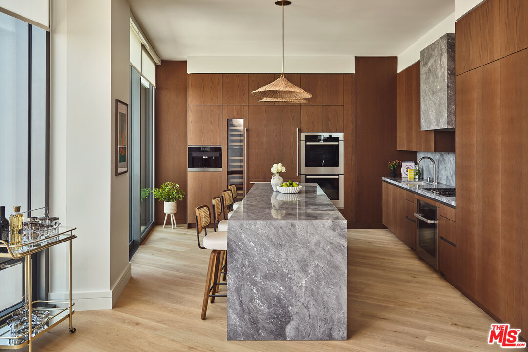 211 W Elm Ct Unit: 11C