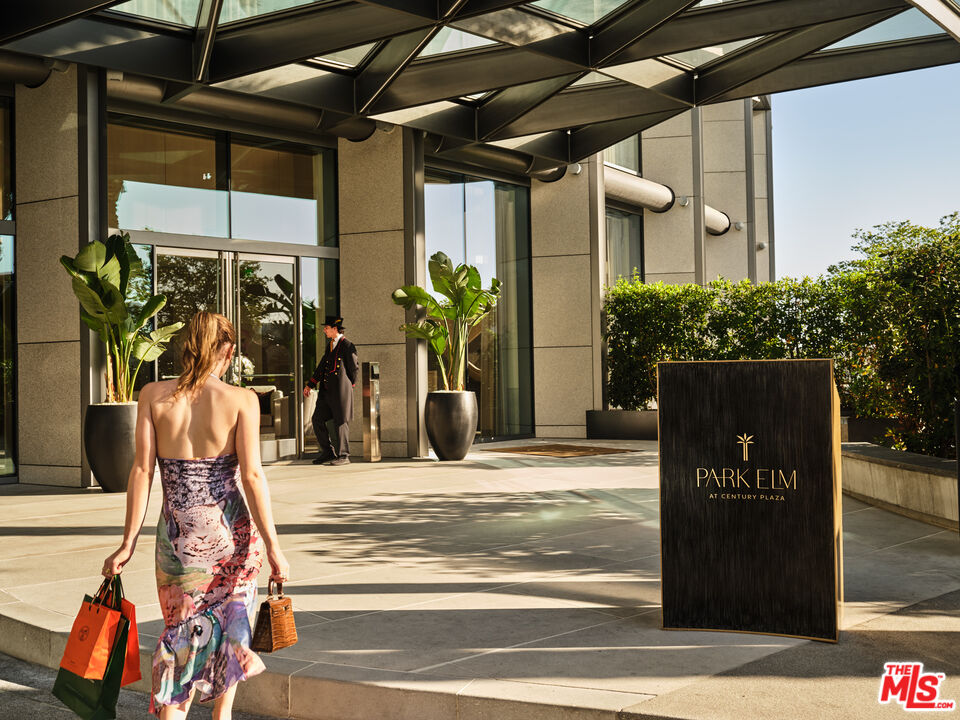 211 W Elm Ct Unit: 11C