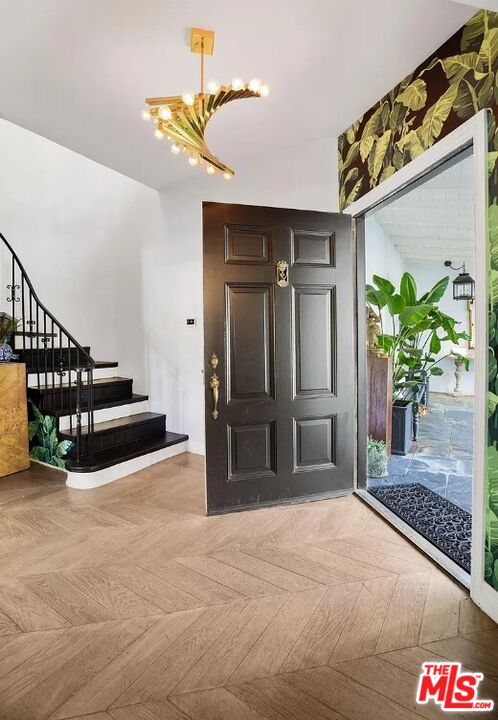 1514 Sunset Plaza Dr