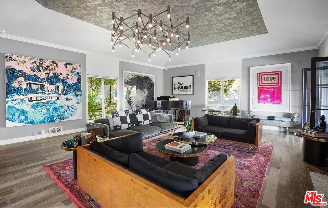 1514 Sunset Plaza Dr