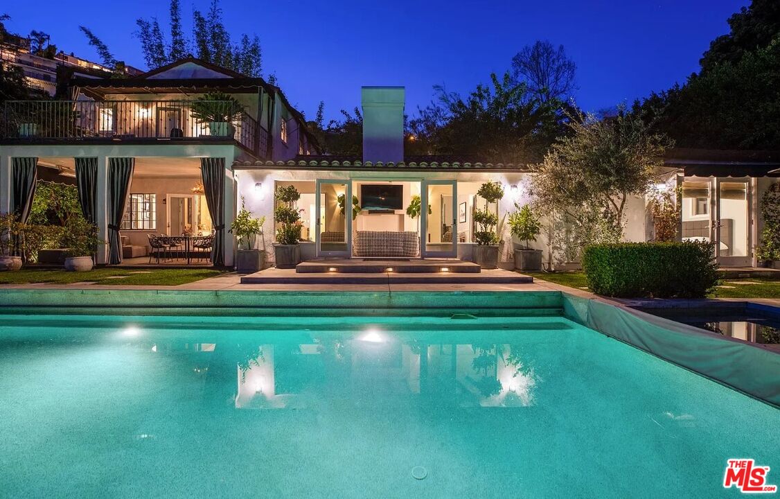 1514 Sunset Plaza Dr