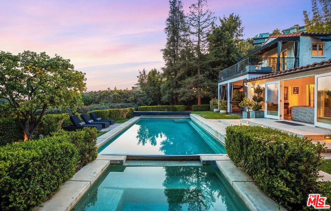 1514 Sunset Plaza Dr