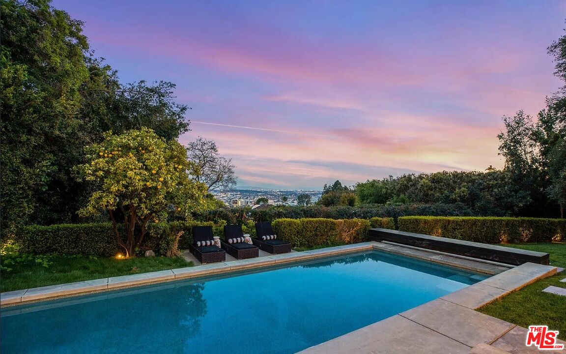 1514 Sunset Plaza Dr