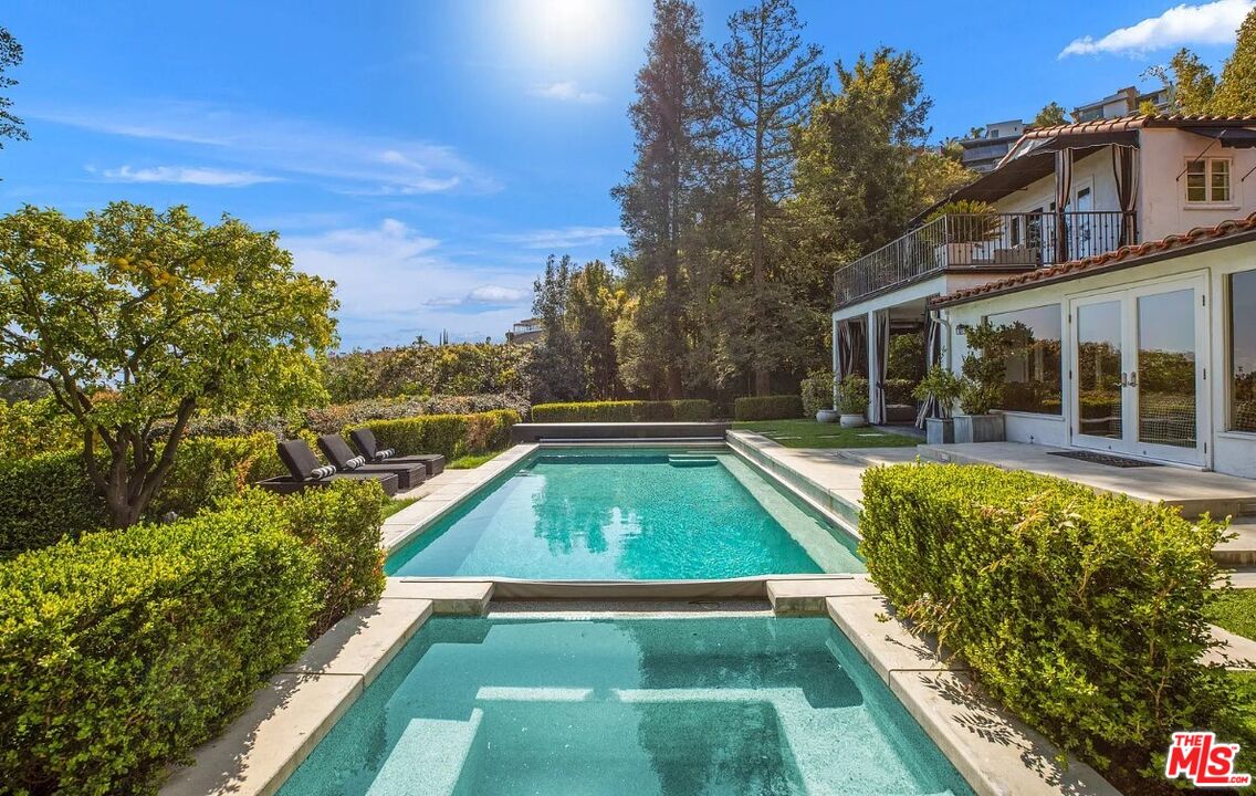 1514 Sunset Plaza Dr