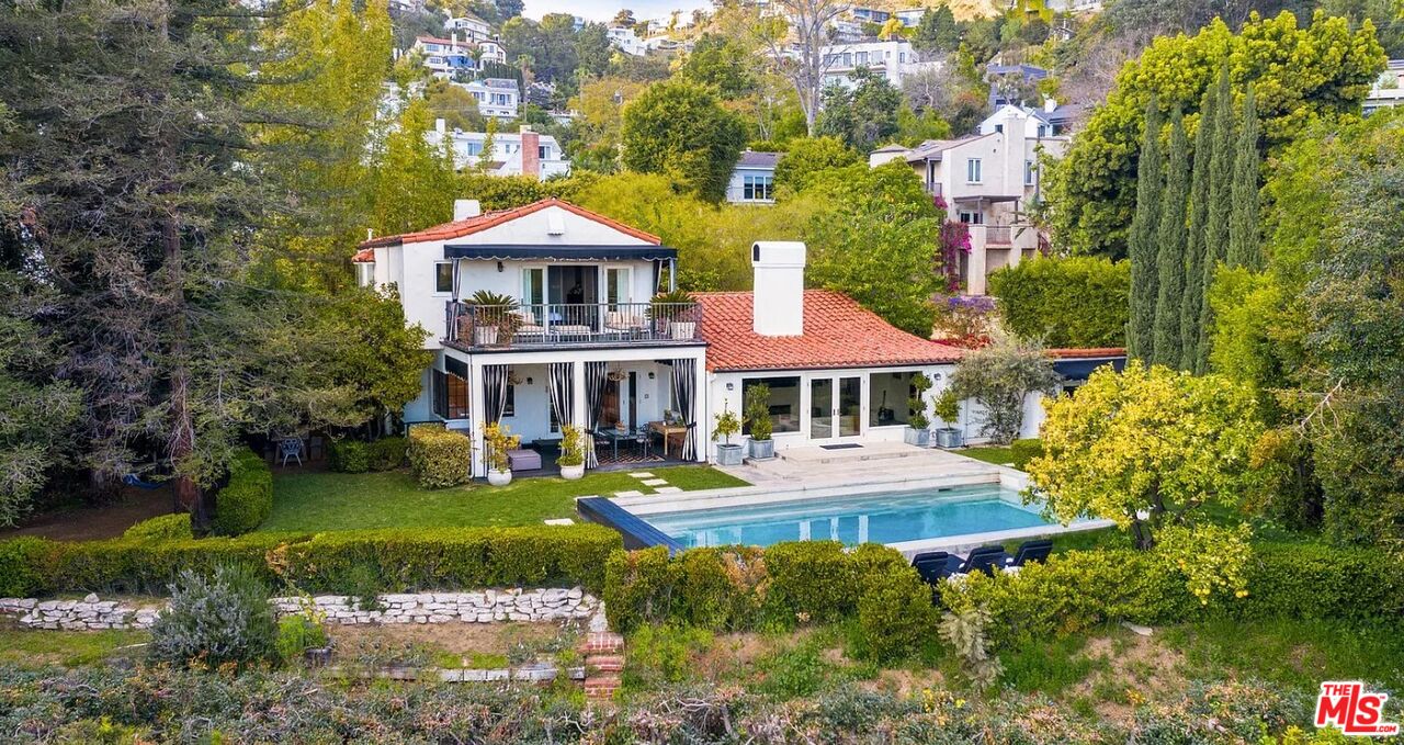 1514 Sunset Plaza Dr