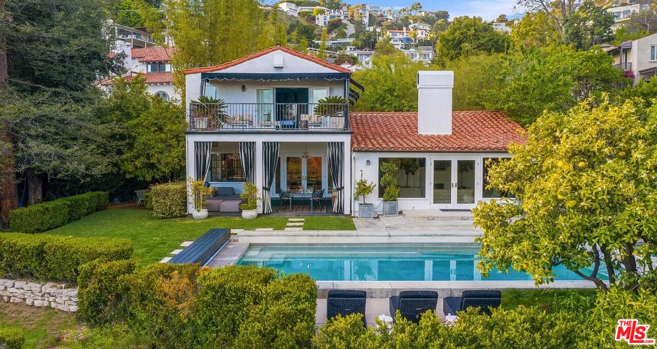 1514 Sunset Plaza Dr