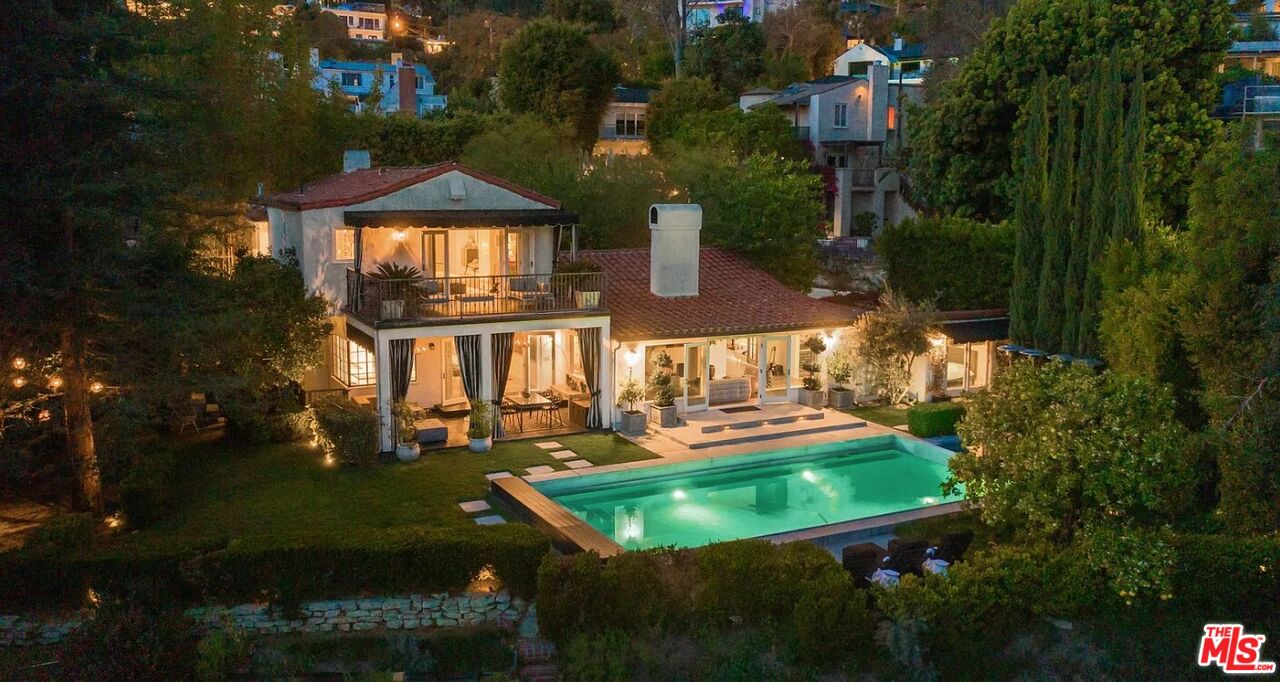 1514 Sunset Plaza Dr