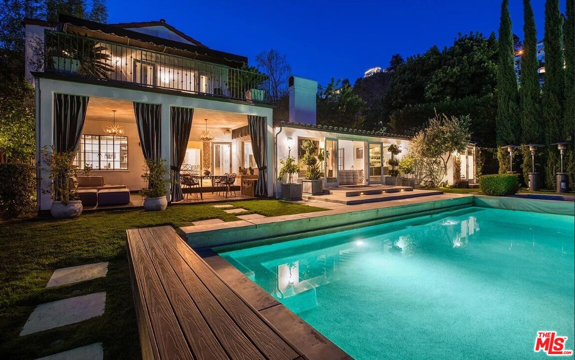 1514 Sunset Plaza Dr