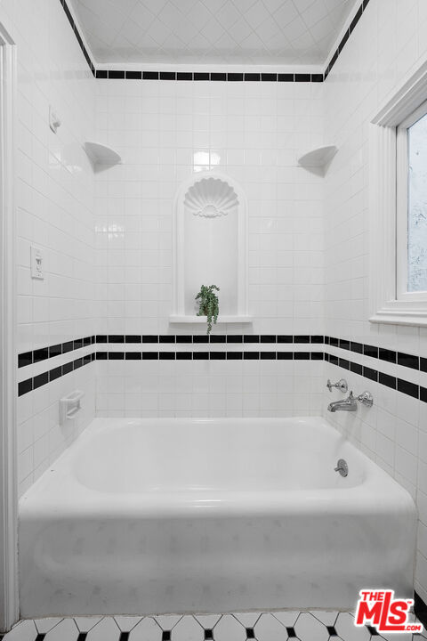 1345 N Hayworth Ave Unit: 209