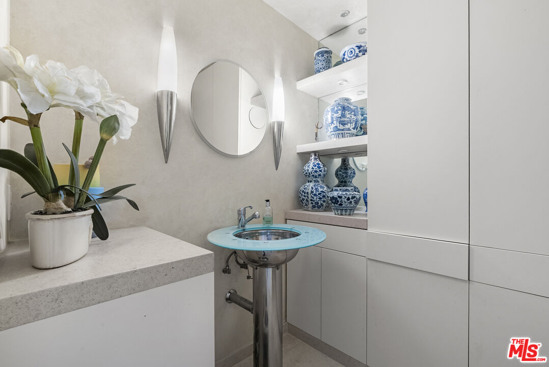 9255 Doheny Rd Unit: 1905